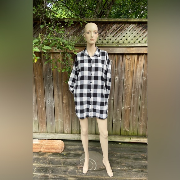 Long Button Down Long Sleeve Flannel with Pockets - Picture 8 of 12